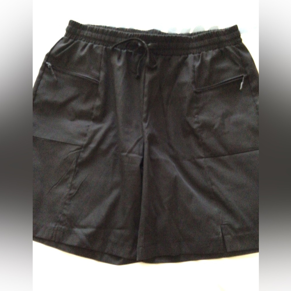 Elastic waist athletic shorts